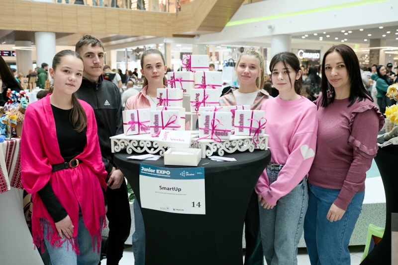 Юні підприємці з чотирьох областей показали свої товари та ідеї на ярмарку у Франківську (ФОТО)