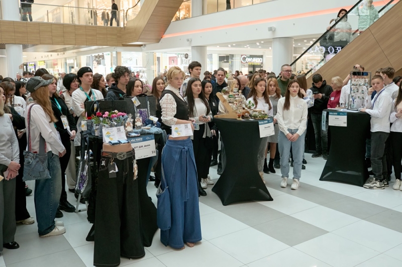 Юні підприємці з чотирьох областей показали свої товари та ідеї на ярмарку у Франківську (ФОТО)