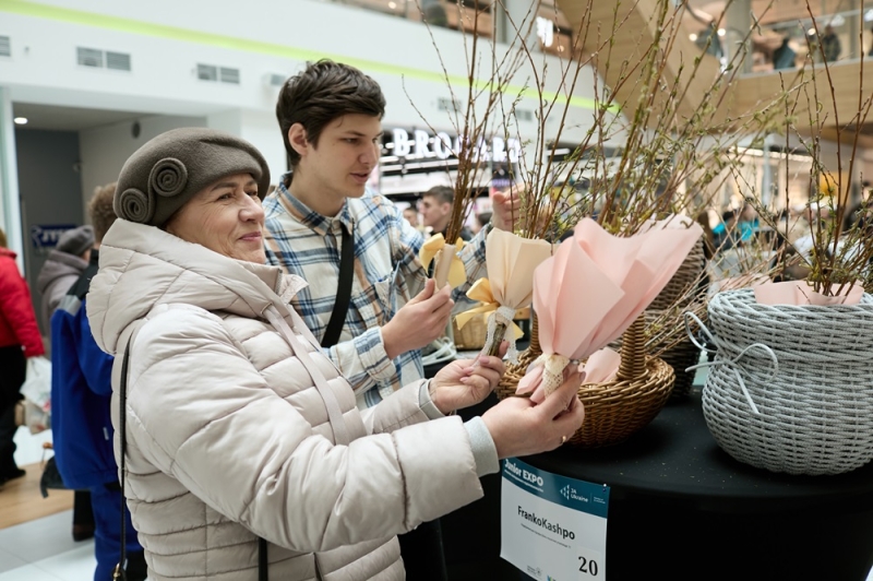 Юні підприємці з чотирьох областей показали свої товари та ідеї на ярмарку у Франківську (ФОТО)