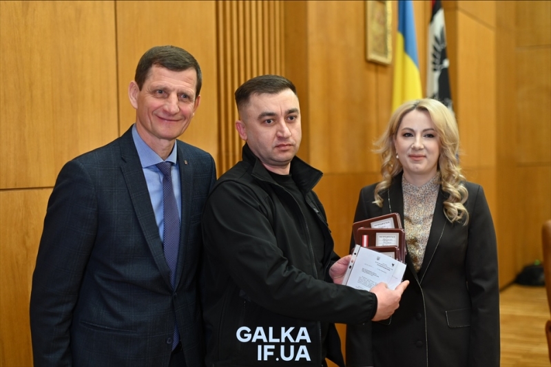 “Лицарі бойового чину”: обласна рада відзначила військових та депутатів за мужність і внесок у розвиток краю (ФОТО)