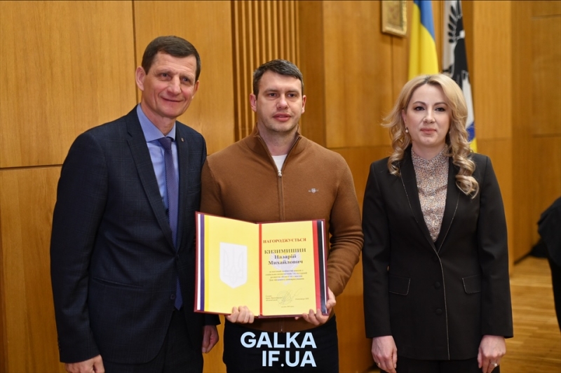 “Лицарі бойового чину”: обласна рада відзначила військових та депутатів за мужність і внесок у розвиток краю (ФОТО)