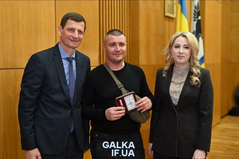 “Лицарі бойового чину”: обласна рада відзначила військових та депутатів за мужність і внесок у розвиток краю (ФОТО)