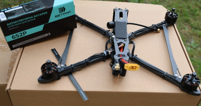 Луцька громада передала військовим зарядні станції та дрони