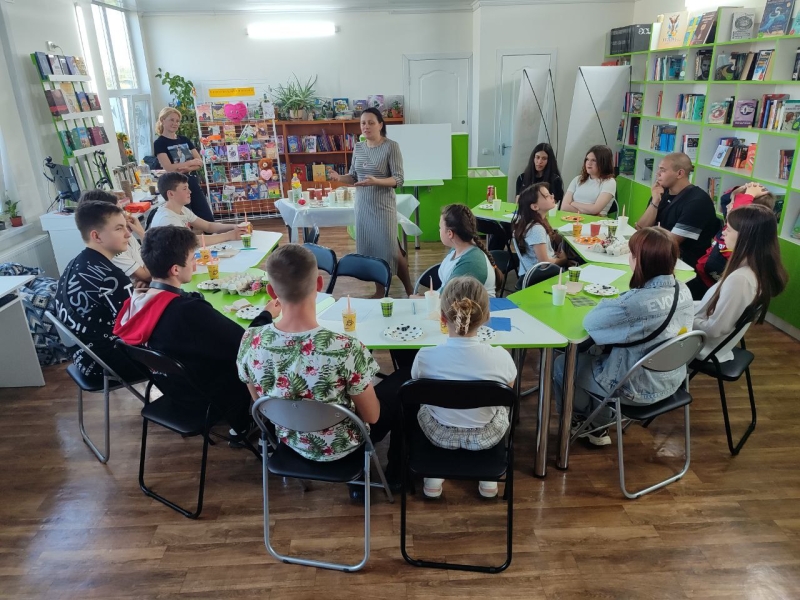 Меблі, бензин та обладнання для лікарень: на що адміністрації окупованих міст витрачають мільйони гривень