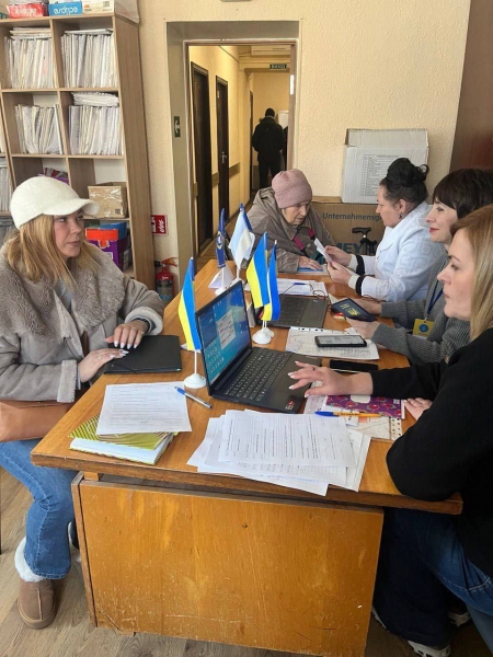 Меблі, бензин та обладнання для лікарень: на що адміністрації окупованих міст витрачають мільйони гривень