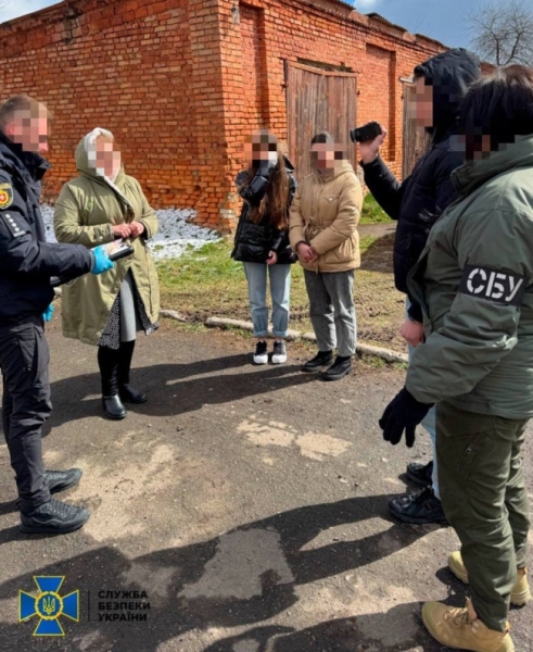 На хабарі в 50 тисяч упіймали директорку з держустанови на Рівненщині (ФОТО)