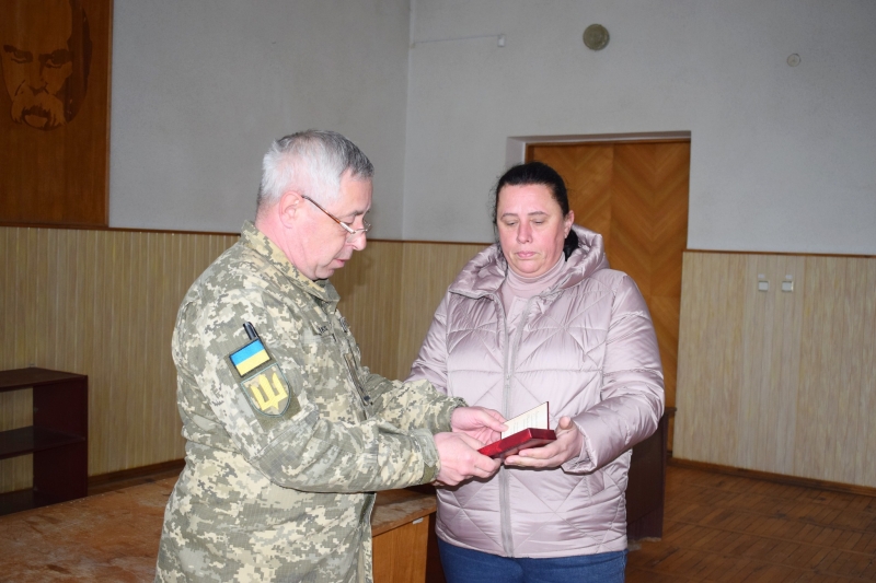 На Полтавщині рідним загиблих Захисників вручили державні нагороди