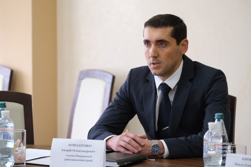 Нові квартири та авто: скільки заробляють голови військових адміністрацій у Донецькій області