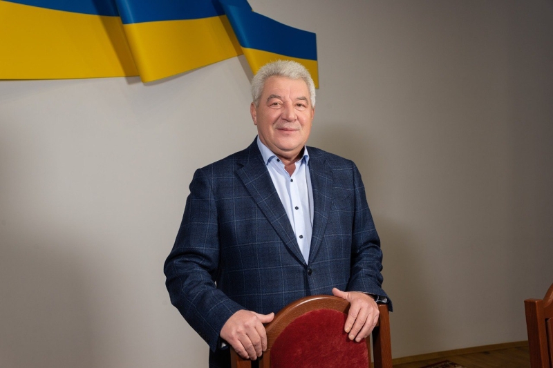 Нові квартири та авто: скільки заробляють голови військових адміністрацій у Донецькій області