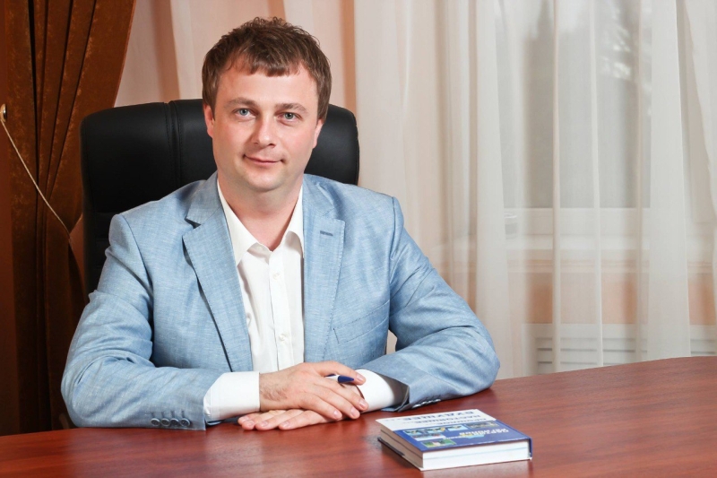 Нові квартири та авто: скільки заробляють голови військових адміністрацій у Донецькій області