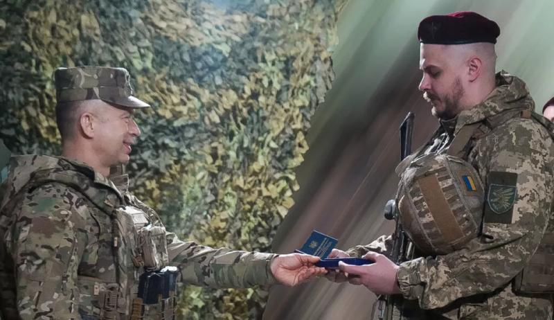 Офіцер з Полтавщини зупинив російський наступ на Курщині й отримав “Хрест військова честь” від Головнокомандувача ЗСУ