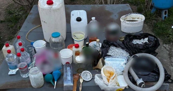 Організували нарколабораторію в Луцьку: трьох фігурантів арештували на 60 діб