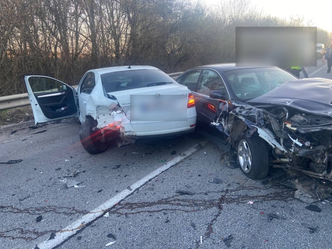 Після зіткнення автомобілі на Дубенщині перегородили дорогу