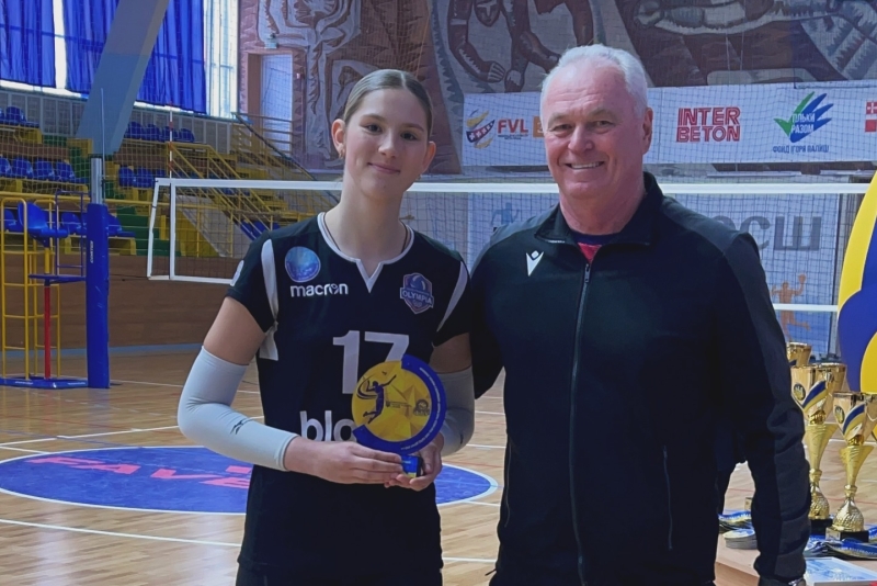 “П’ять днів на майданчику вирували неймовірні емоції”: прикарпатські волейболістки – чемпіонки України серед юніорів (ФОТО)