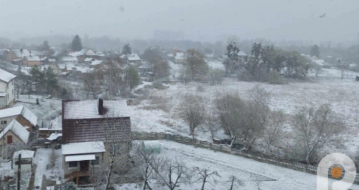 Поблизу Луцька під час снігопаду чули грім