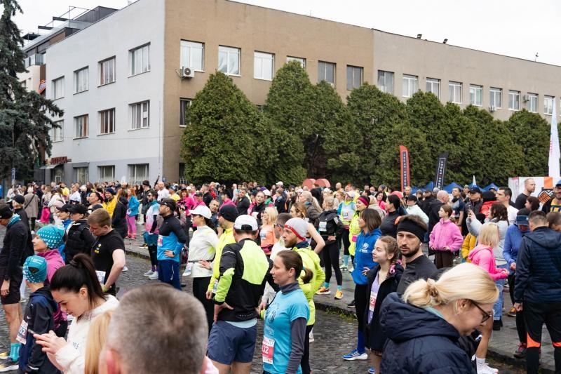 Понад 3,4 мільйони гривень на підтримку ЗСУ &ndash; відбувся Uzhhorod Half Marathon 2025