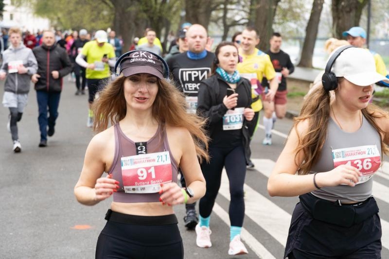 Понад 3,4 мільйони гривень на підтримку ЗСУ &ndash; відбувся Uzhhorod Half Marathon 2025