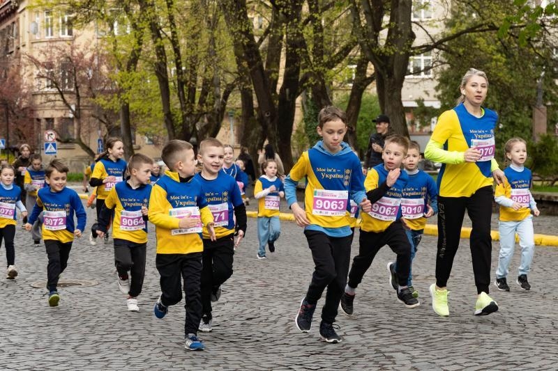 Понад 3,4 мільйони гривень на підтримку ЗСУ &ndash; відбувся Uzhhorod Half Marathon 2025