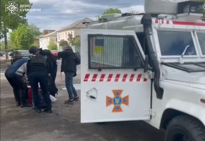 Рятувальники допомагають евакуювати людей із прикордоння Шосткинщини (ВІДЕО)