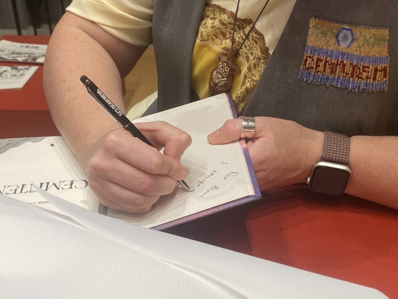 Семирівнева антиутопія: письменниця Анна Софіна презентувала у Франківську роман – «Семптем» (ФОТО)