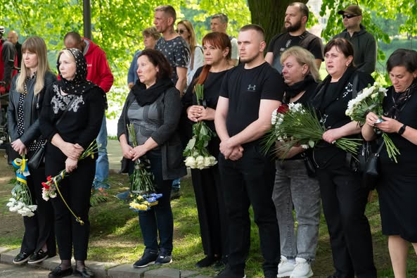 Сьогодні, 24 квітня, Ужгород провів в останню земну путь 26-річного захисника Едуарда Перебзяка