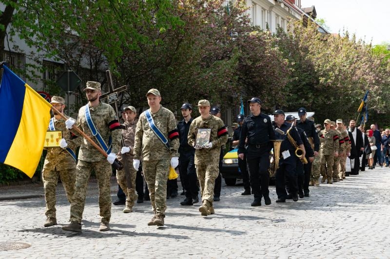 Сьогодні, 24 квітня, Ужгород провів в останню земну путь 26-річного захисника Едуарда Перебзяка