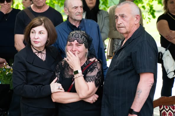 Сьогодні, 24 квітня, Ужгород провів в останню земну путь 26-річного захисника Едуарда Перебзяка