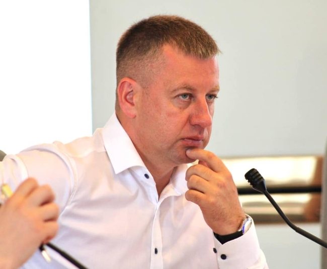 Статки влади Рівного: сотні тисяч &mdash; у валюті, а ще земля та маєтки