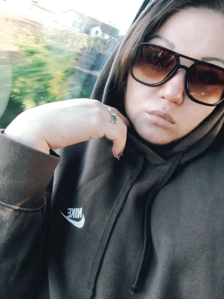 «Стільки, скільки потрібно». Бойова медикиня із Маріуполя «Мала» чекає на нареченого з полону