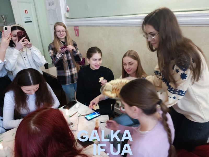 Студенти, викладачі та нацгвардійці розписували писанки у медичному університеті (ФОТО)