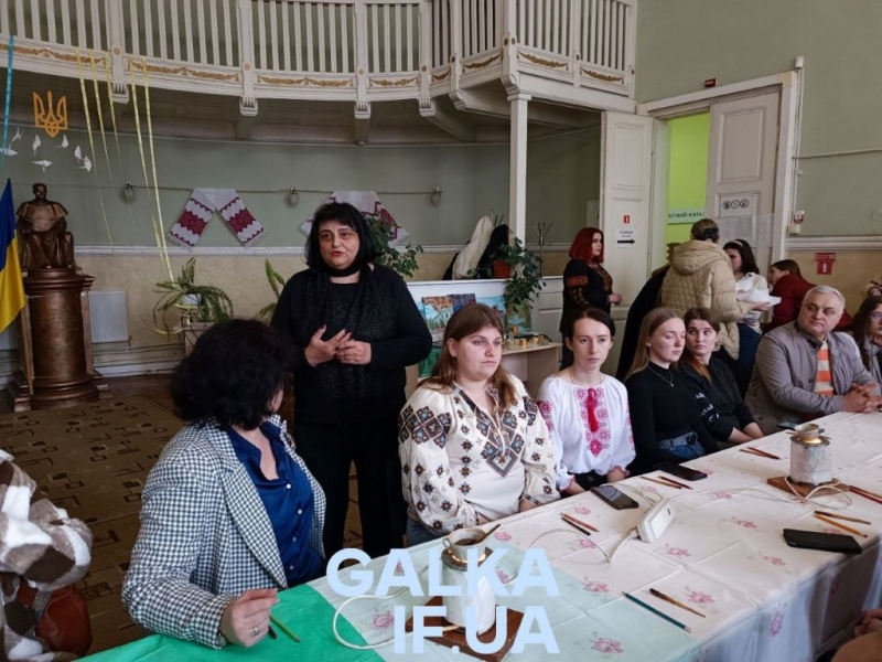 Студенти, викладачі та нацгвардійці розписували писанки у медичному університеті (ФОТО)