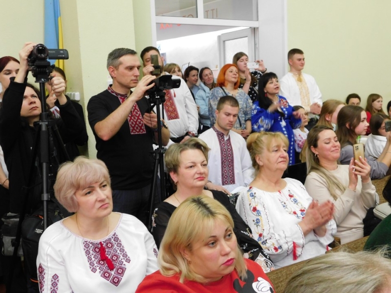 У Барському педколеджі встановили національний рекорд з виготовлення глиняної іграшки «Пищик»