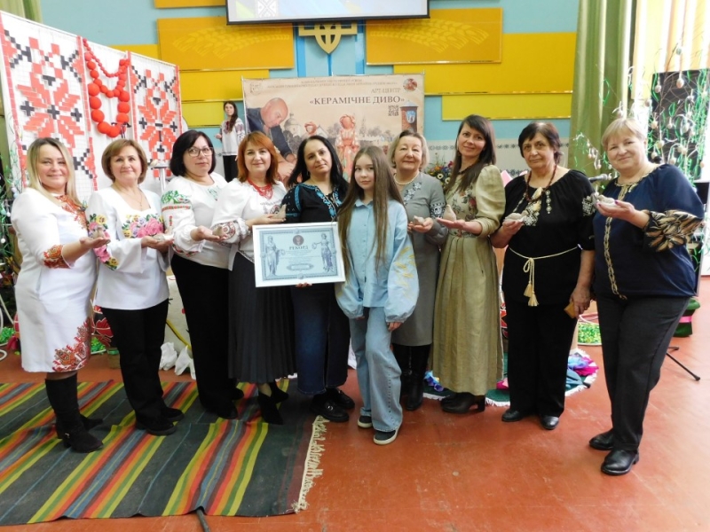 У Барському педколеджі встановили національний рекорд з виготовлення глиняної іграшки «Пищик»