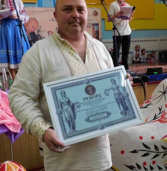 У Барському педколеджі встановили національний рекорд з виготовлення глиняної іграшки «Пищик»