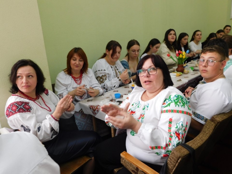 У Барському педколеджі встановили національний рекорд з виготовлення глиняної іграшки «Пищик»