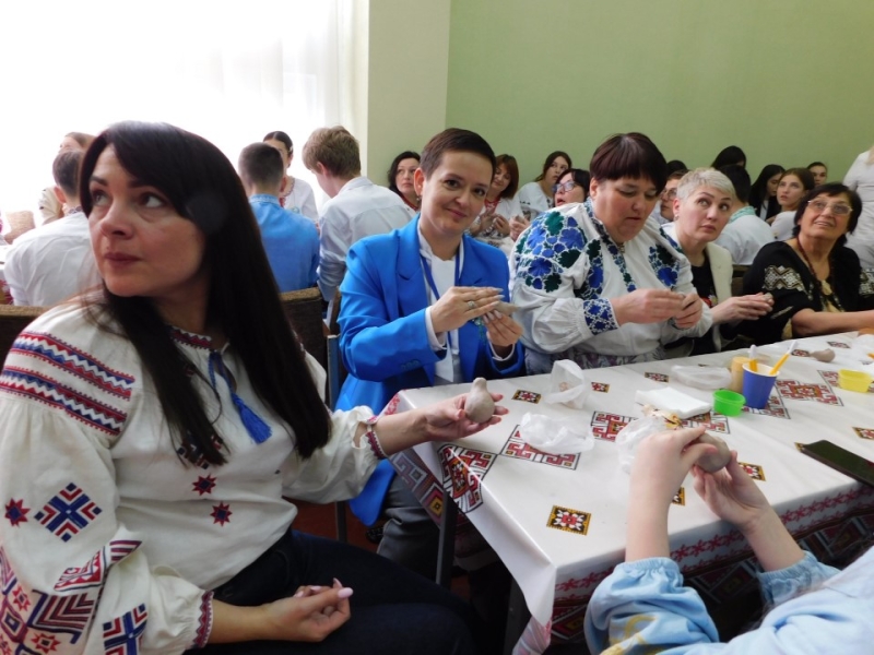 У Барському педколеджі встановили національний рекорд з виготовлення глиняної іграшки «Пищик»