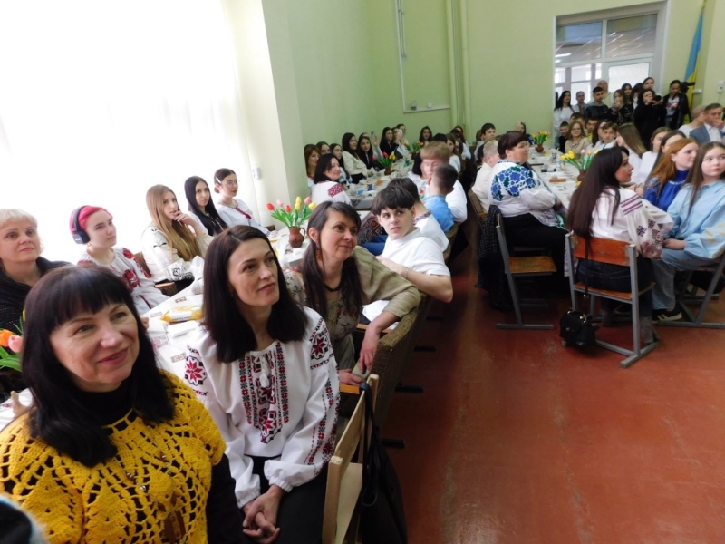 У Барському педколеджі встановили національний рекорд з виготовлення глиняної іграшки «Пищик»