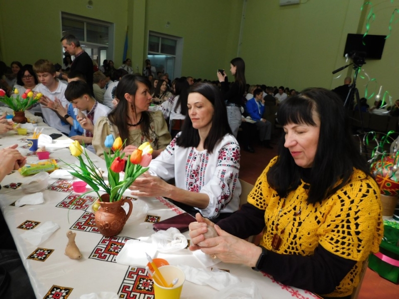 У Барському педколеджі встановили національний рекорд з виготовлення глиняної іграшки «Пищик»