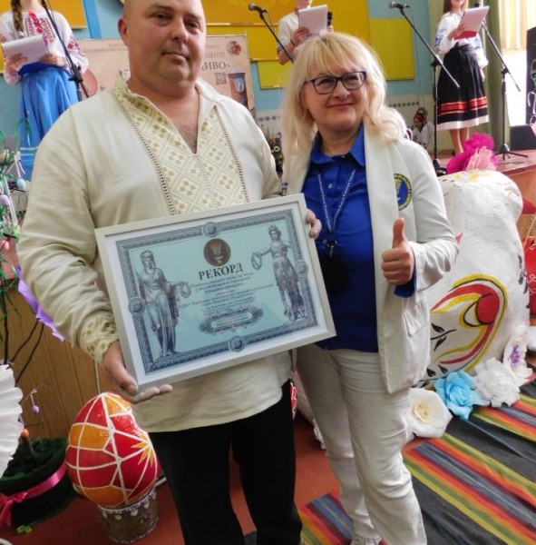 У Барському педколеджі встановили національний рекорд з виготовлення глиняної іграшки «Пищик»