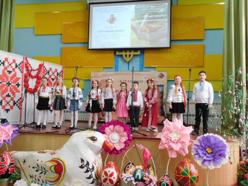 У Барському педколеджі встановили національний рекорд з виготовлення глиняної іграшки «Пищик»