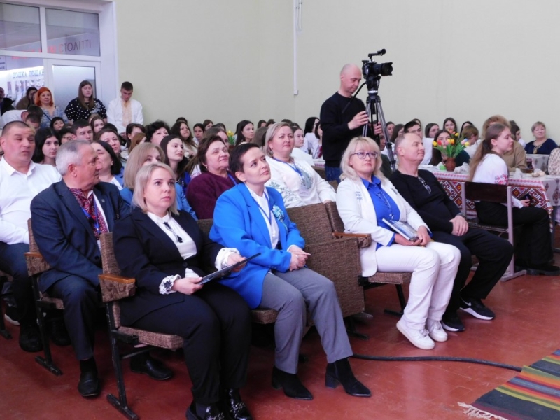 У Барському педколеджі встановили національний рекорд з виготовлення глиняної іграшки «Пищик»