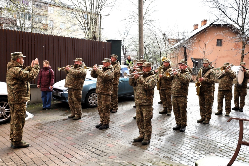 У Франківську відкрили анотаційну дошку полеглому захиснику Роману Кохану (ФОТО)