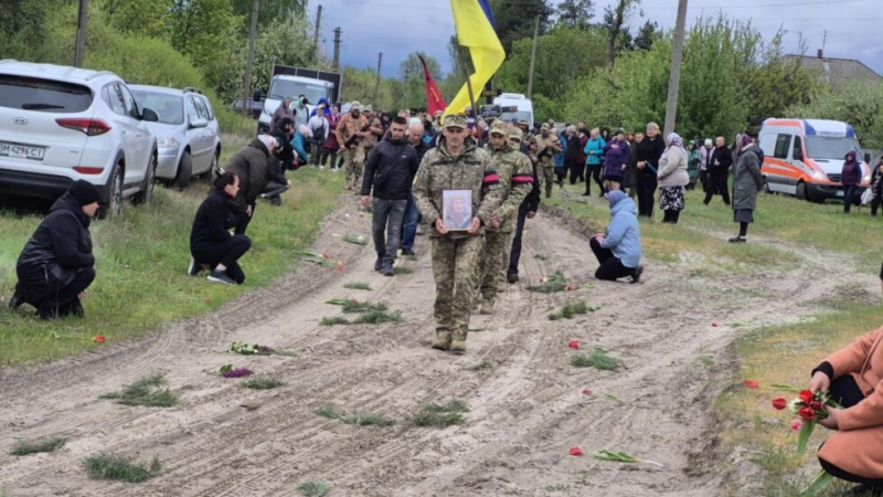 У Лебедині в останню путь провели захисника України Ігоря Лапонога