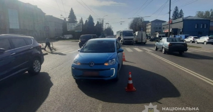 У Луцьку автомобіль збив пішохода, поліція розслідує ДТП
