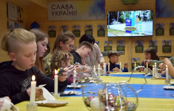 У Луцьку  для дітей прикордонників провели передвеликодній майстер-клас із писанкарства