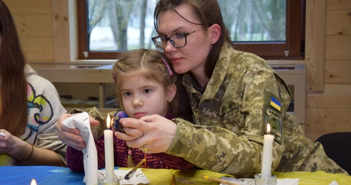 У Луцьку  для дітей прикордонників провели передвеликодній майстер-клас із писанкарства