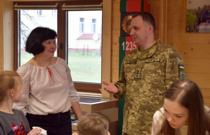 У Луцьку  для дітей прикордонників провели передвеликодній майстер-клас із писанкарства