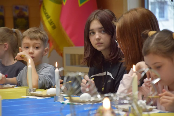 У Луцьку  для дітей прикордонників провели передвеликодній майстер-клас із писанкарства