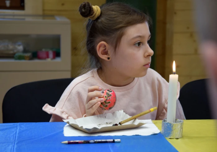 У Луцьку  для дітей прикордонників провели передвеликодній майстер-клас із писанкарства