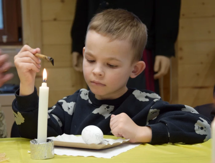 У Луцьку  для дітей прикордонників провели передвеликодній майстер-клас із писанкарства